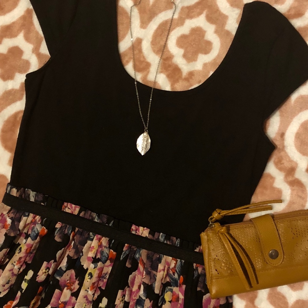 🌷Perfect Spring Dress - Picture 3 of 7